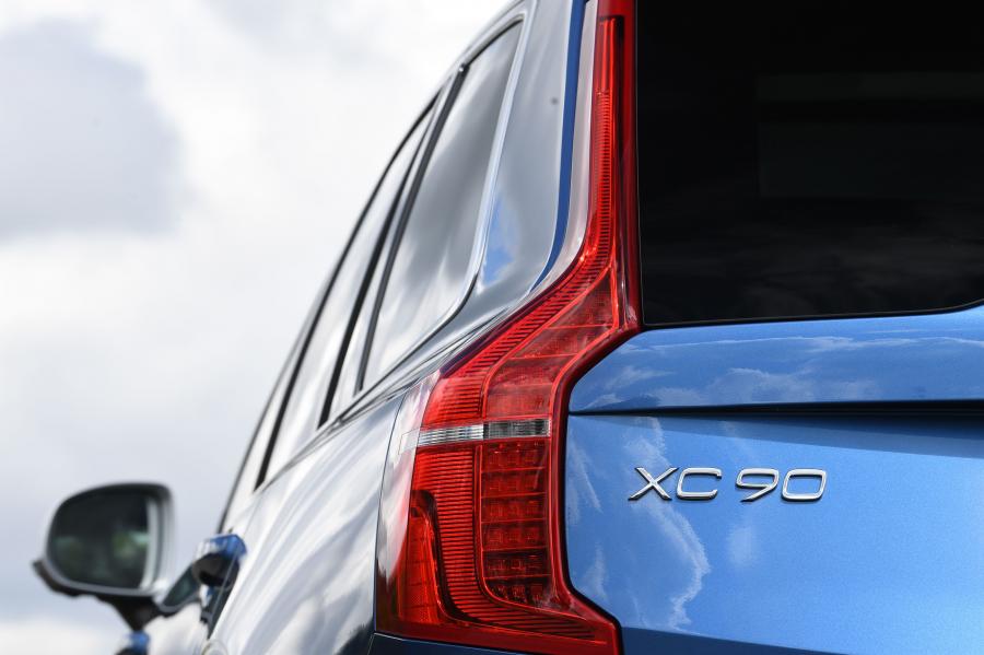 Детали экстерьера Volvo XC90 D5 R-Design 2015 года  (UK) (фото 34 из 44)